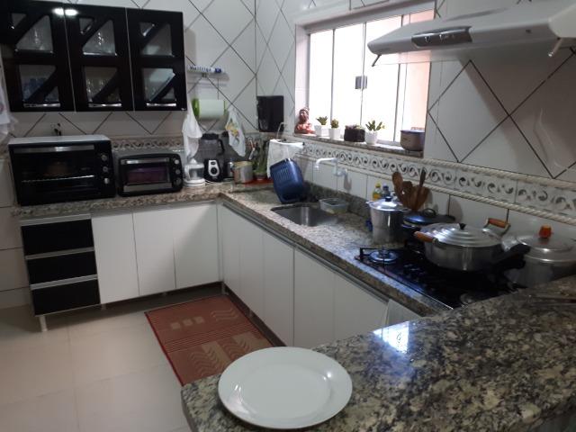 Vendo ou troco lindo sobrado - Foto 17