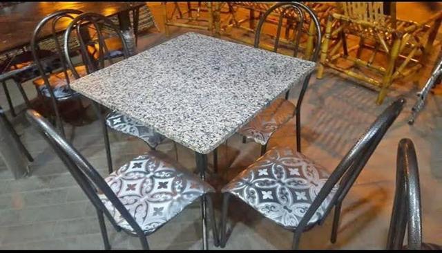 Mesa em granito 4 cadeiras, Nova