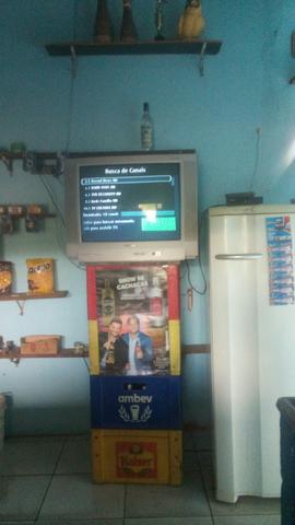 Estou vendendo uma tv completa com convensor e antena 200