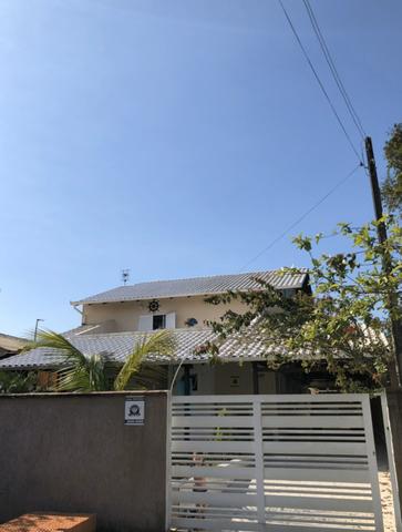 Aluga-se linda casa de praia com piscina en Itapoa ; barra do saí por temporada - Foto 19