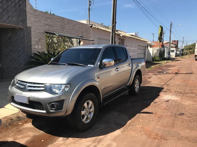 L200 Triton HLS 2.4 13/14 com apenas 52.000 km - Foto 2