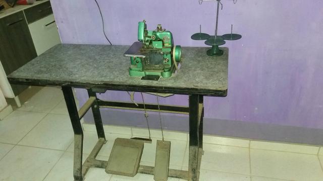 Máquina de costura overlok