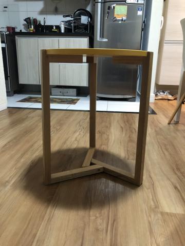 Mesa lateral Amarela
