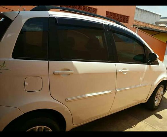 Vendo ou troco Fiat idéia Actrative