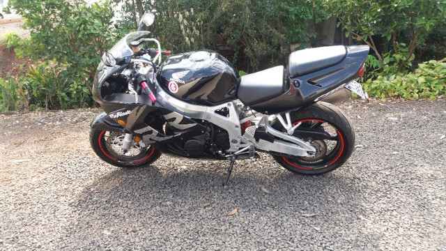Vendo ou troco Honda cbr 900r