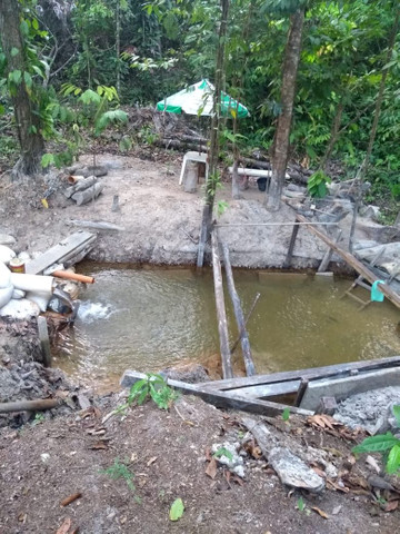 Vende-se um terreno