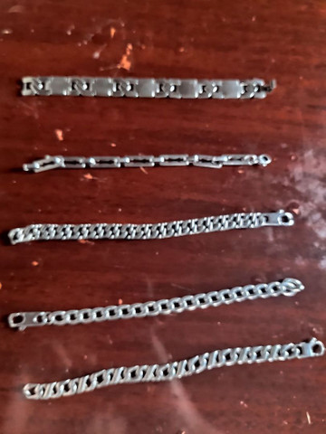 Vendo peças pulseiras anéis e pingentes de aço cirúrgico