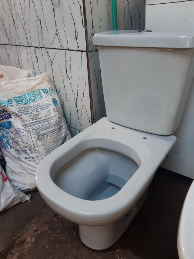 Acoplado semi novo DECA quadrado,liso nas laterais cinza platina - Foto 3