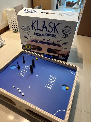 Ganha o KLASK! Um jogo para todos em qualquer lugar!