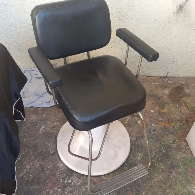 Cadeira de Cabeleireiro Ou Barbeiro Hidráulica Giratória Usada - Retirar, Item Info & Eletro Tbealt Usado 83459994