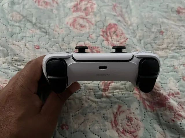 Ps5 mídia física com 1 controle e 1 jogo, apenas 1 mês de uso. - Videogames  - Senador, Araguaína 1246568626