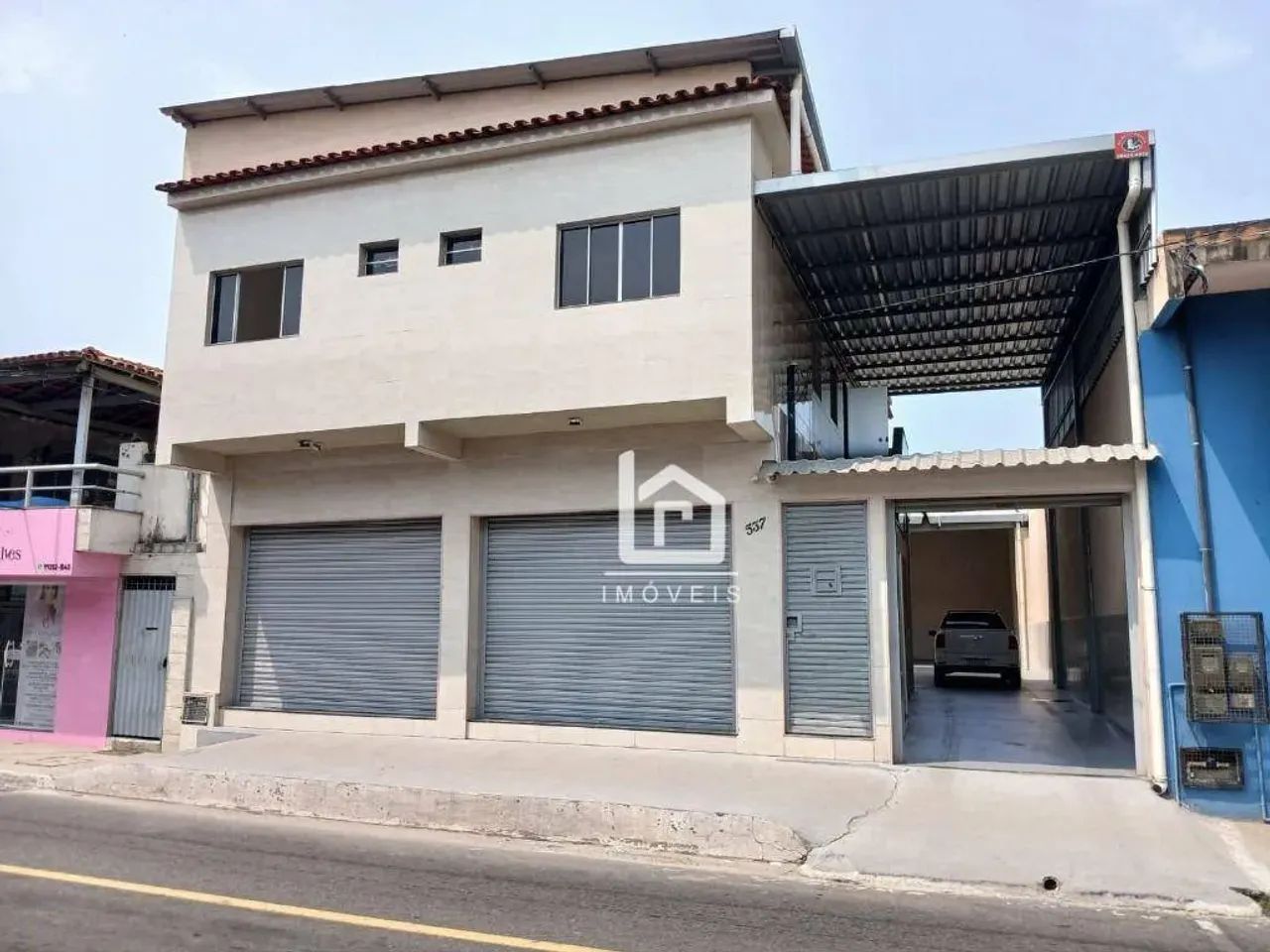 Oportunidade: prédio com ponto comercial e apartamentos em Vila Velha