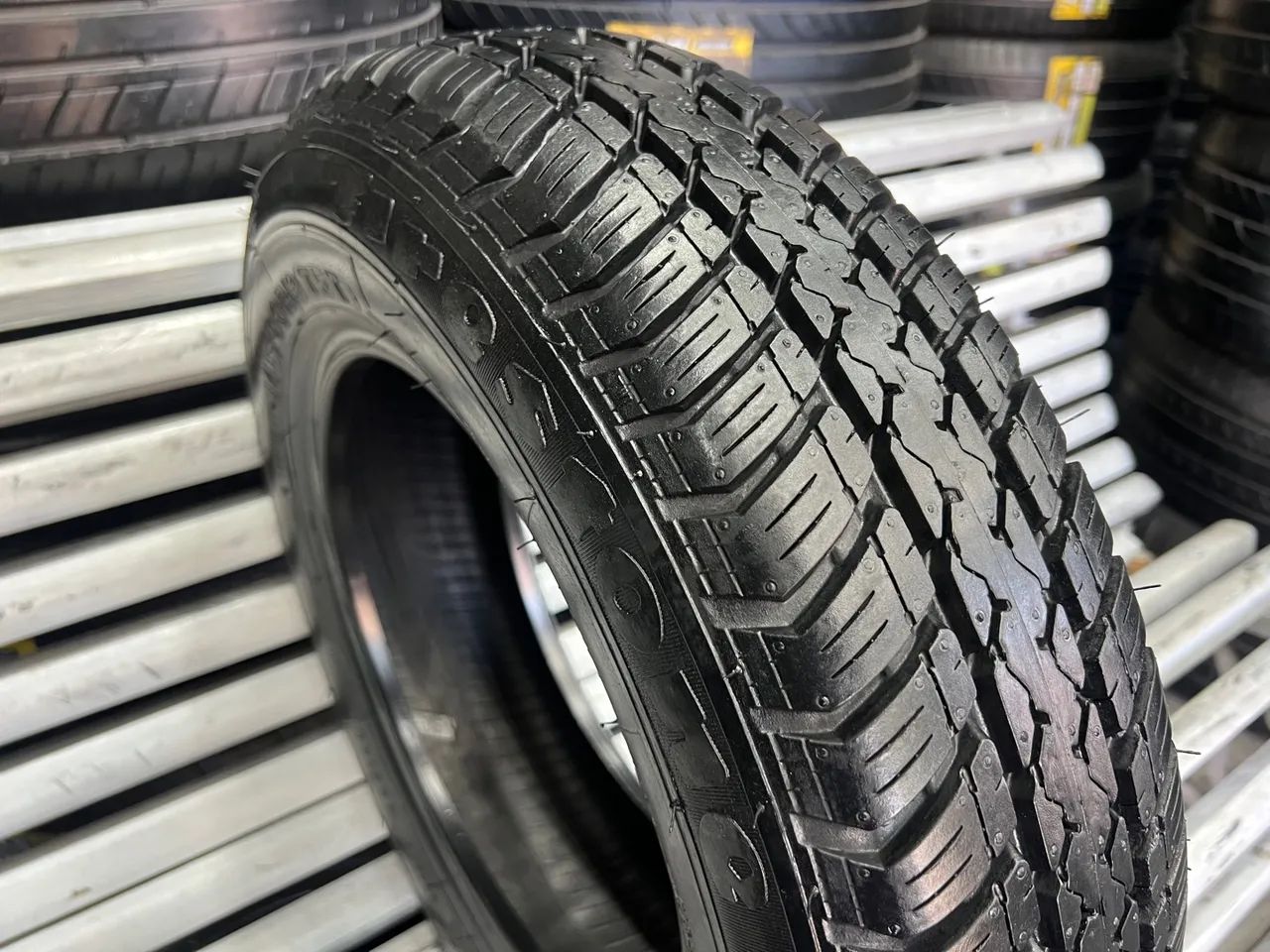 Pneu 145/80R13 Firestone F-570 (pneu de época) R$389,00 / Pneu 145/80/13 -  Carros, vans e utilitários - Novo Mundo, Curitiba 1329584687 | OLX