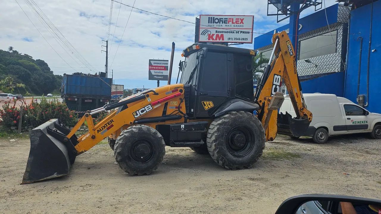 Aluga Retroescavadeira cabinada 