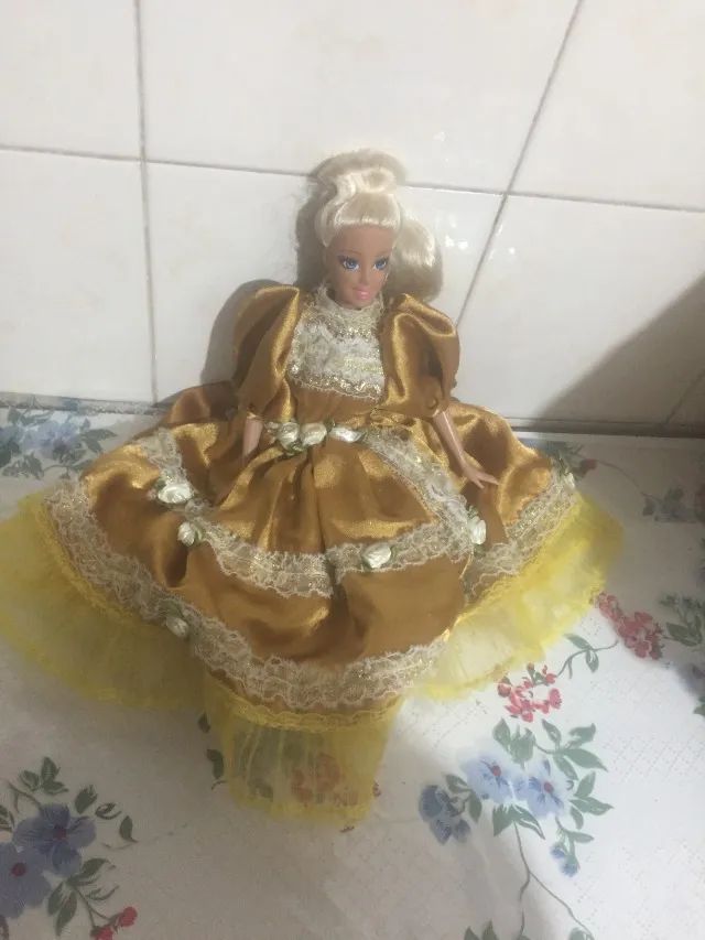 Boneca estilo Barbie  em ótimo estado !!! - Foto 4