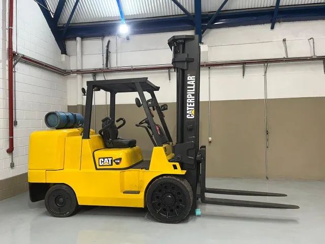Empilhadeira GLP Caterpillar, capacidade 8.000Kg
