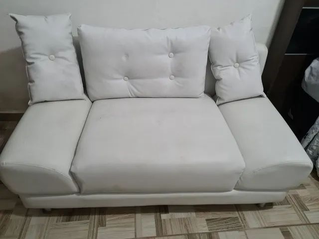 SOFÁ  NAMORADEIRA EM CORINO BRANCO470063305709987841