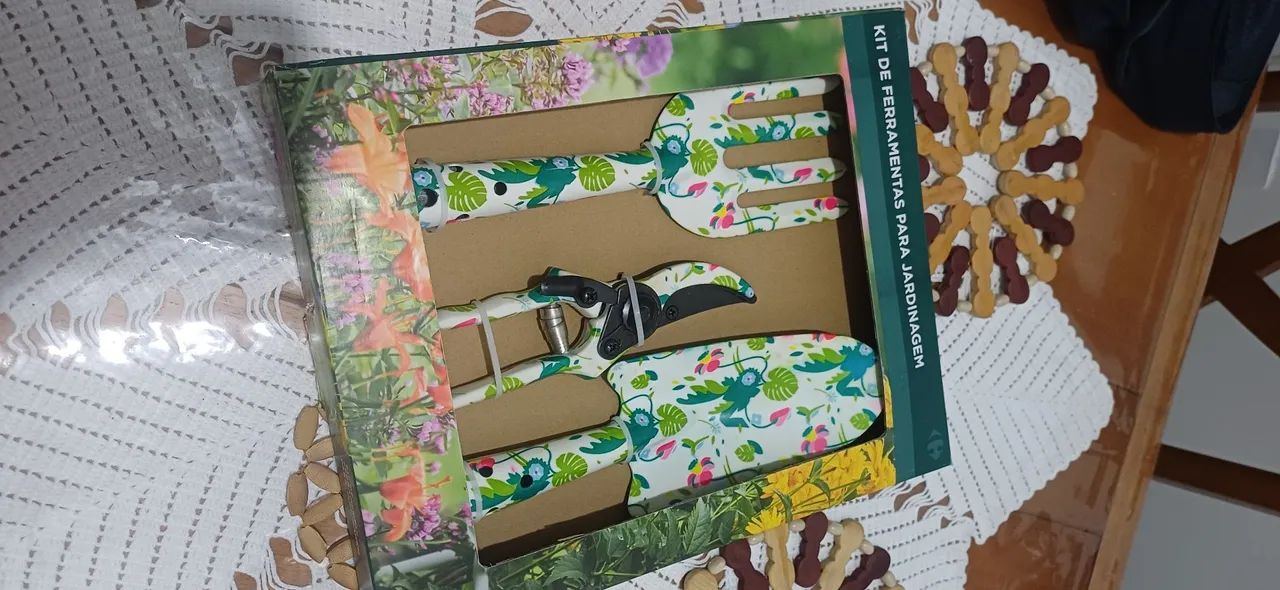 Kit de ferramentas de jardinagem com design floral - Foto 3