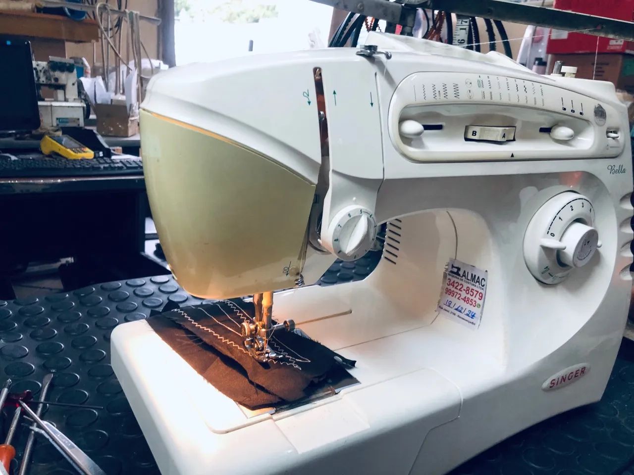 Máquina de Costura Singer Bella - Foto 4