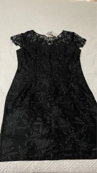 Vestido Preto de renda Plus .