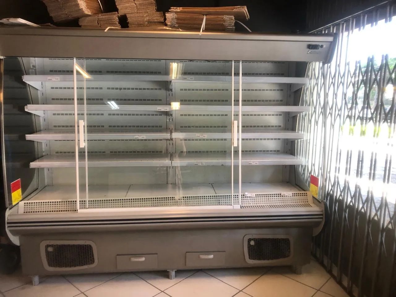 Refrigerador Expositor Vertical inox Gelopar  - Foto 2