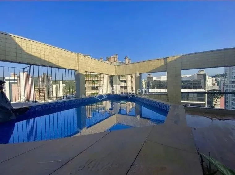 Cobertura duplex com 04 quartos e piscina privativa para locação no Jardim Blumenau