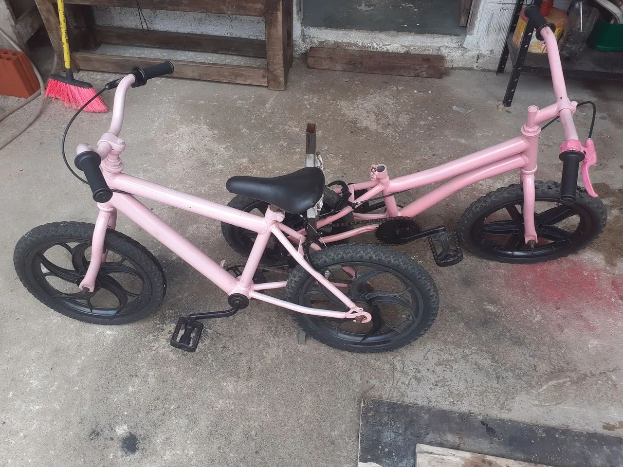 Bicicletas infantis rosa - ótimo estado