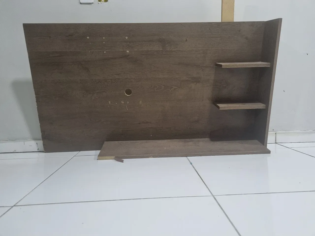 Painel para TV com prateleiras