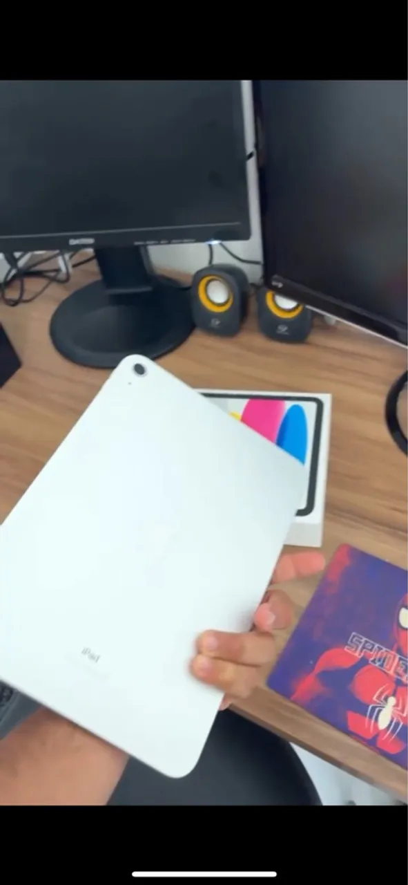 iPad 10 (na garantia) + capa teclado + caneta stylus - Troco em MacBook / IMac