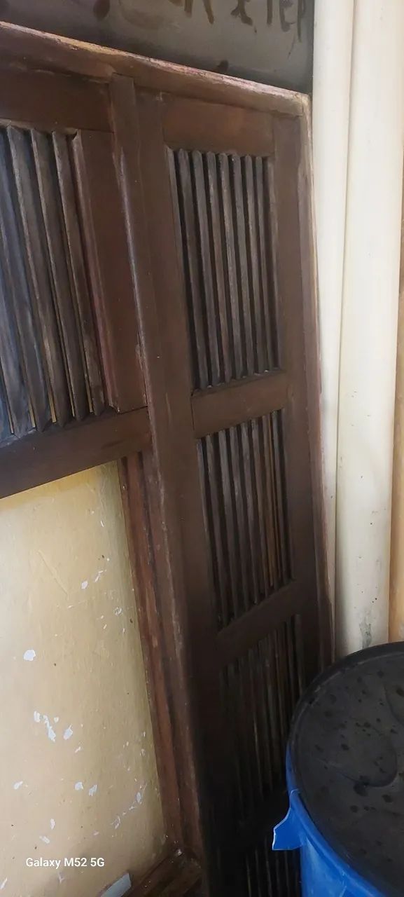 Janelas de madeira antigas com vidros - Foto 5