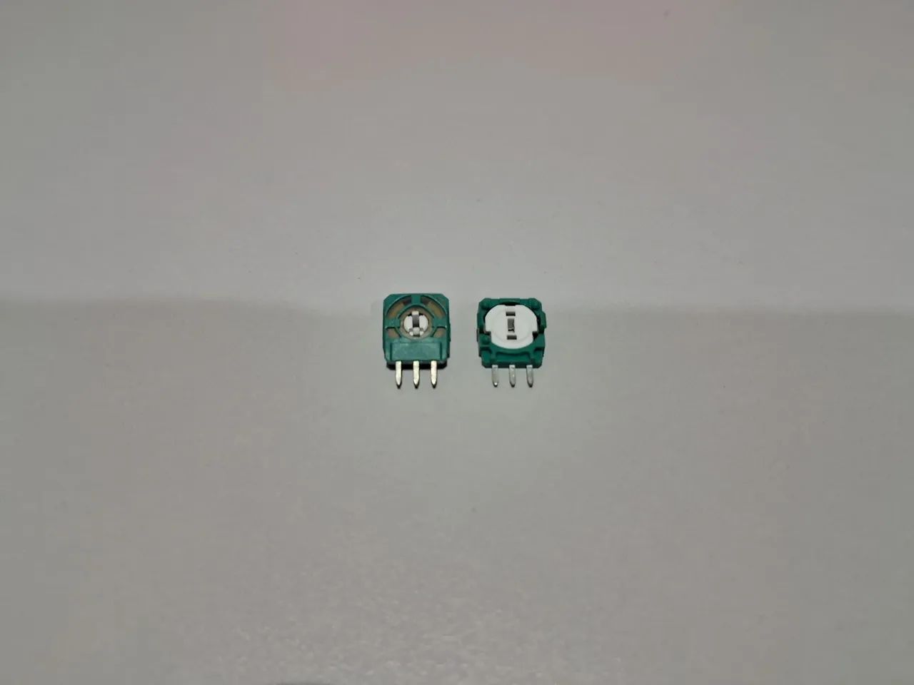 Sensor Potenciômetro para reparo e retirada de drift no analógico do PS5. - Foto 2