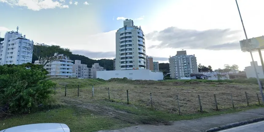 Excelente Terreno na Trindade - Oportunidade Comercial