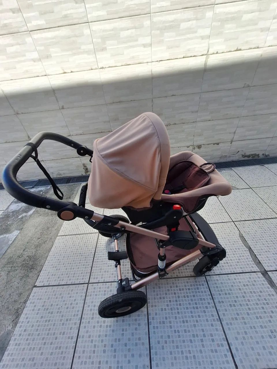 Carrinho de Bebê Luxo Dourado + bebê conforto - Foto 4