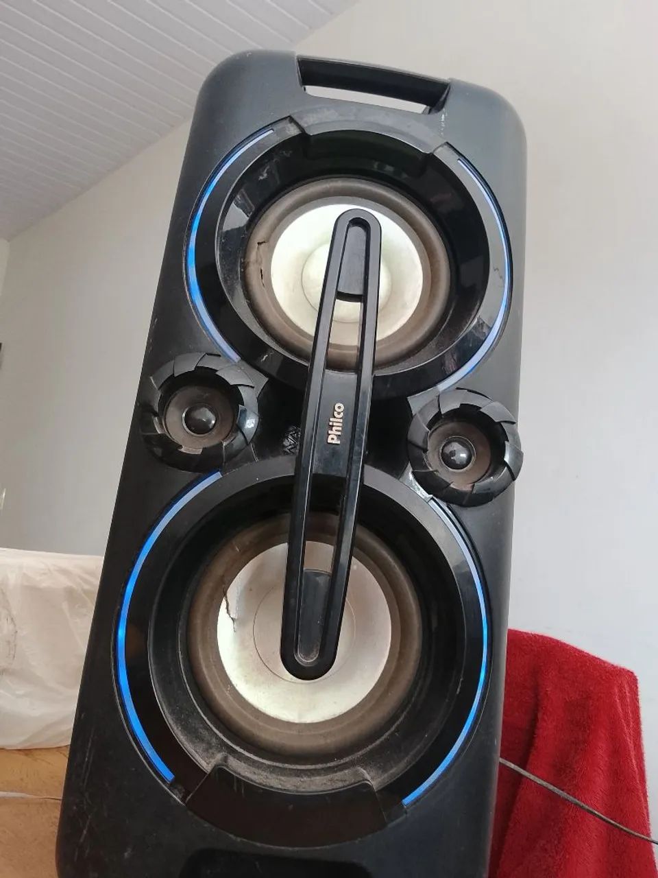 Vendo caixa de som da marca PHILCO obs: TÁ PEGANDO SOMENTE NA TOMADA bateria arriou TROCAR - Foto 4