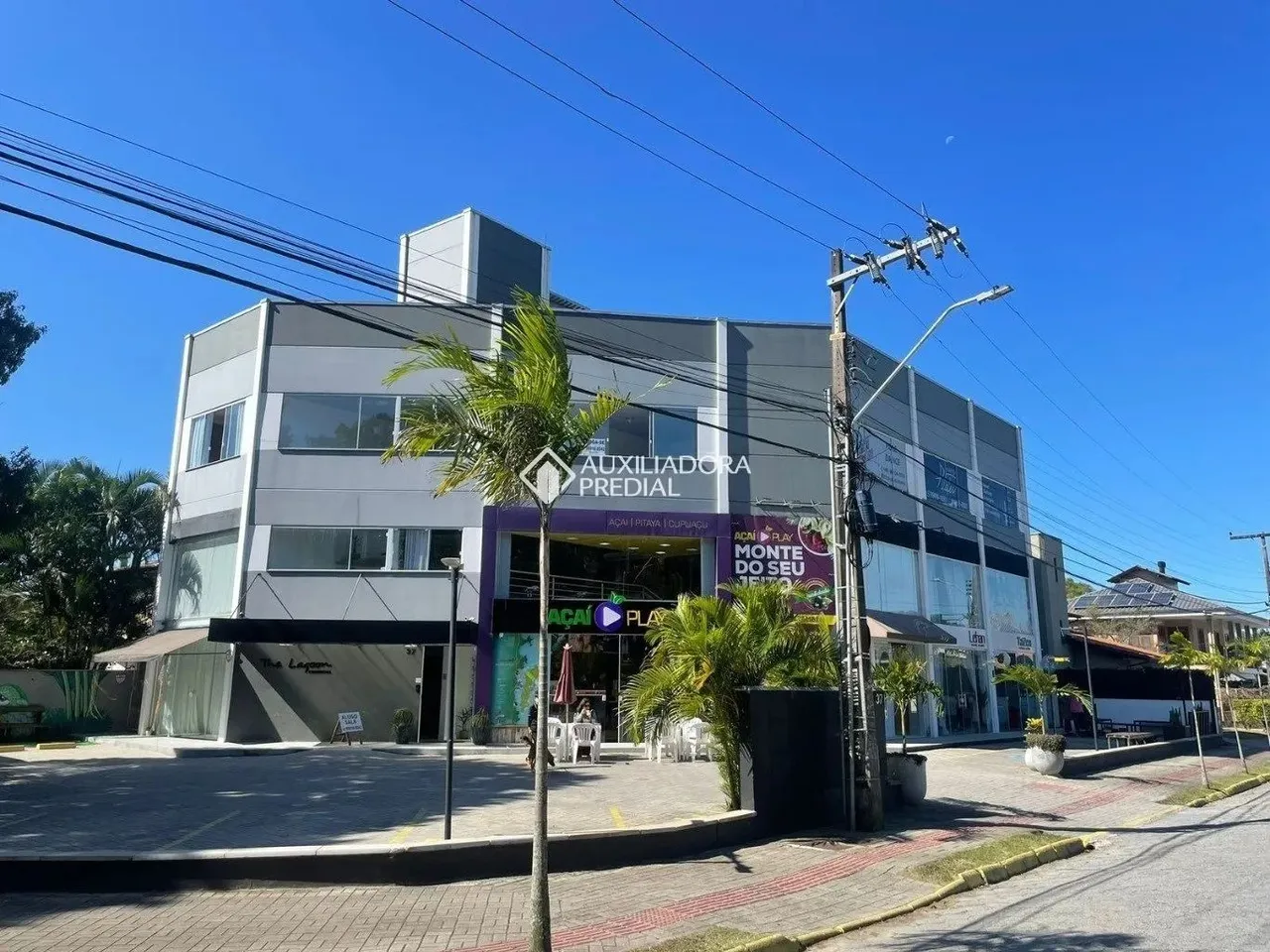 Auxiliadora Predial aluga, sala com 20m², situada na lagoa da conceição