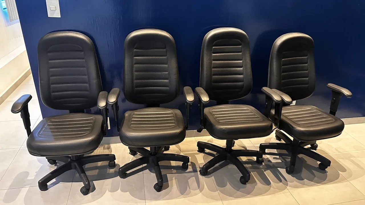 Cadeira Executiva Ergonômica Preta - 04 Und