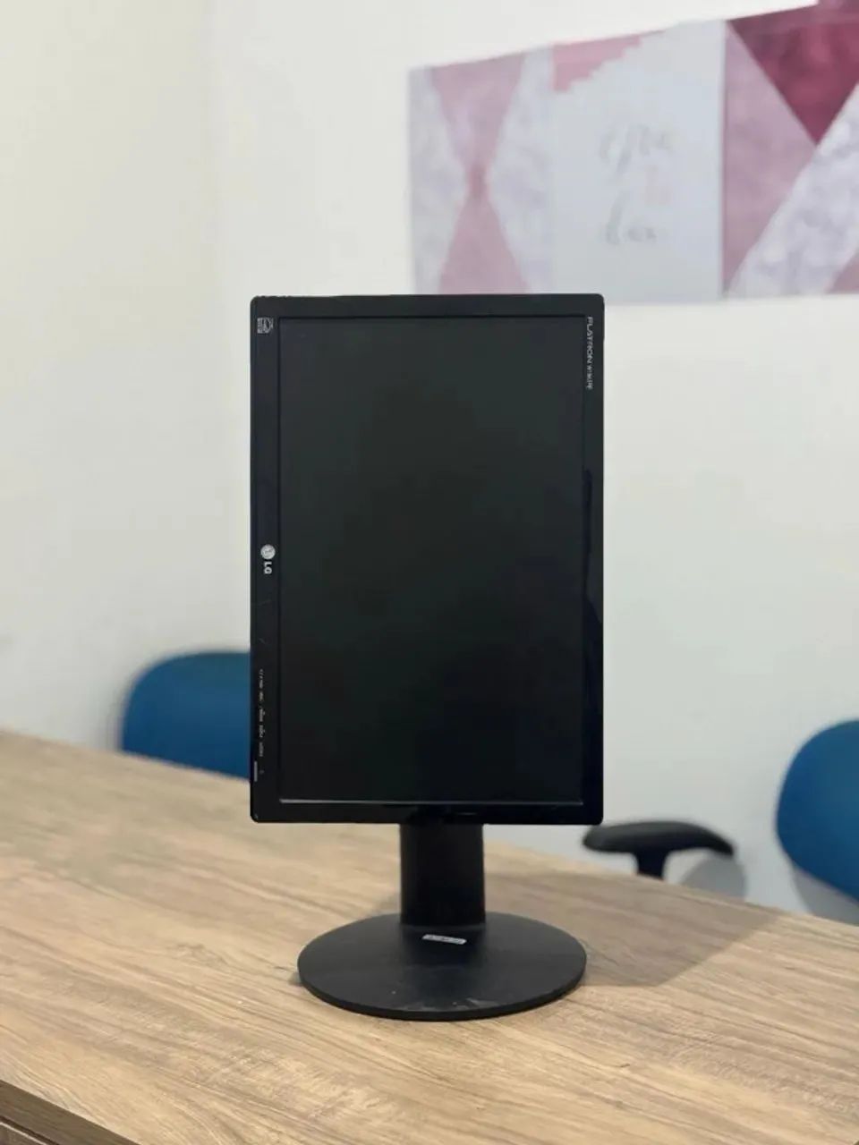 Monitor Ergonomico LG Ajuste de Altura - Alta Definição Imagem FHD 19 Pol - Visão Perfeita