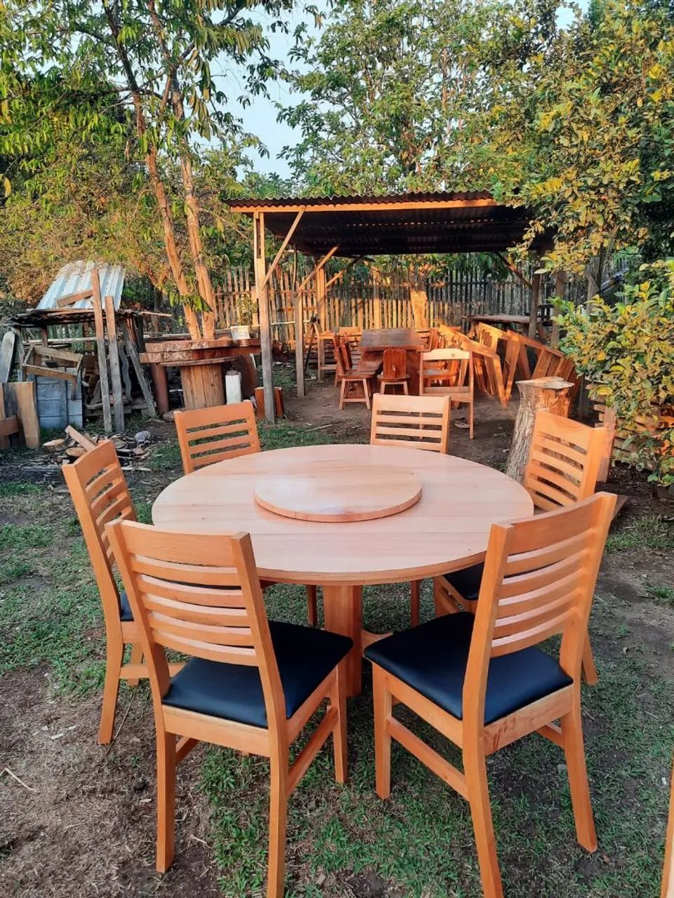 Mesa redonda64168516425730121