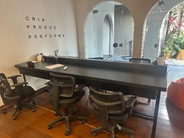 Mesa de trabalho em MDF Preto