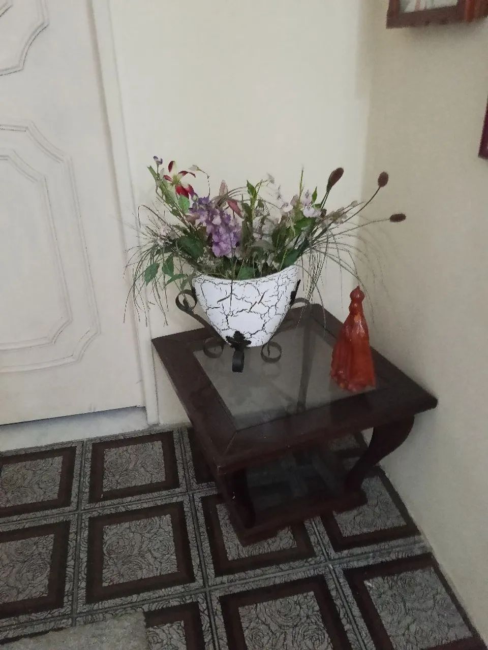Mesa de Canto Clássica com Detalhes
