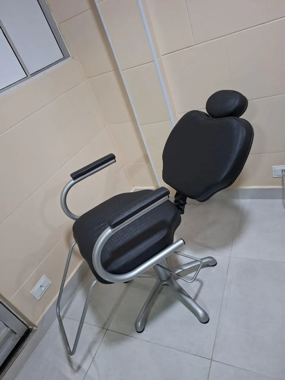 Cadeira Hidráulica Salão de Beleza Dompel Reclinável Cabeleireiro Barbeiro Barbearia  - Foto 5