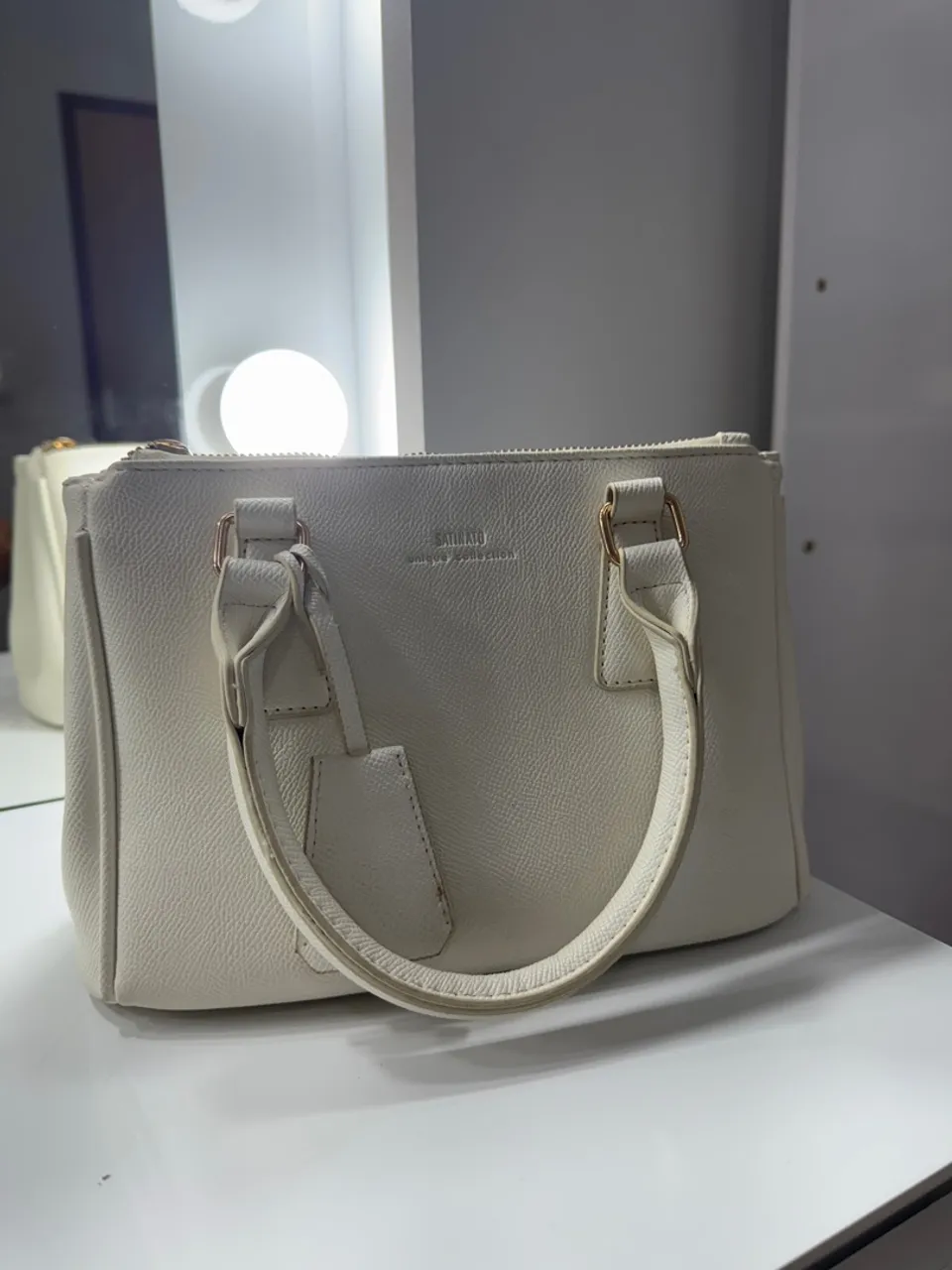 Bolsa de mão branca semi nova 