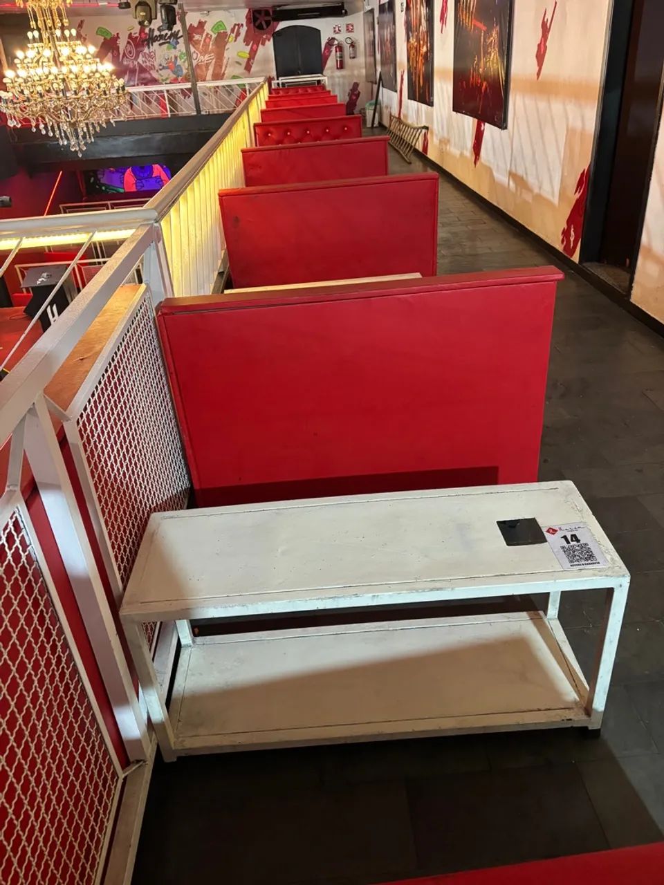 Sofá Vermelho Estiloso para Ambientes Modernos - Foto 3