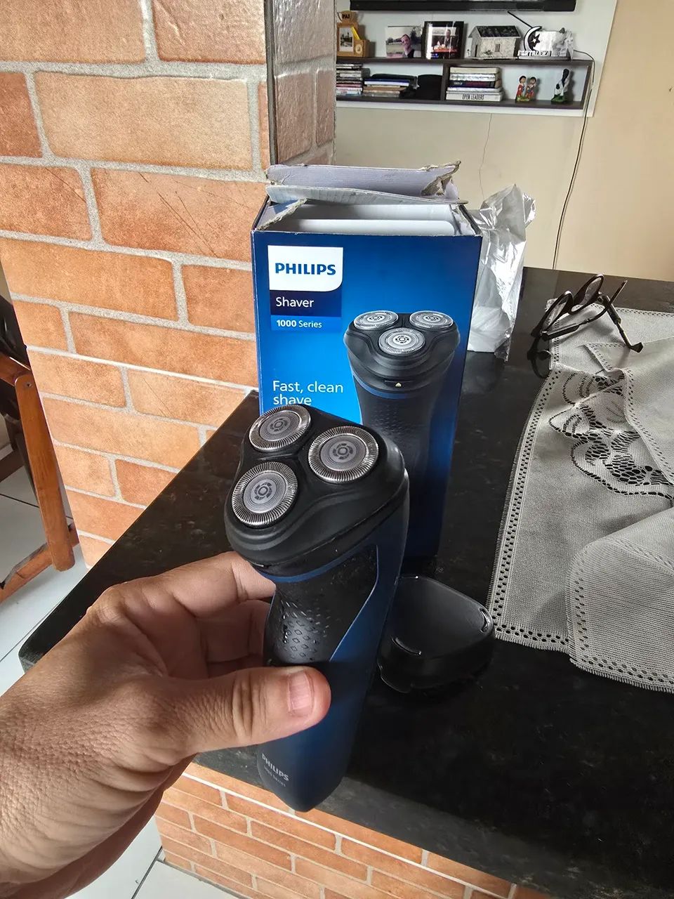 Barbeador Elétrico Philips 1000 Series