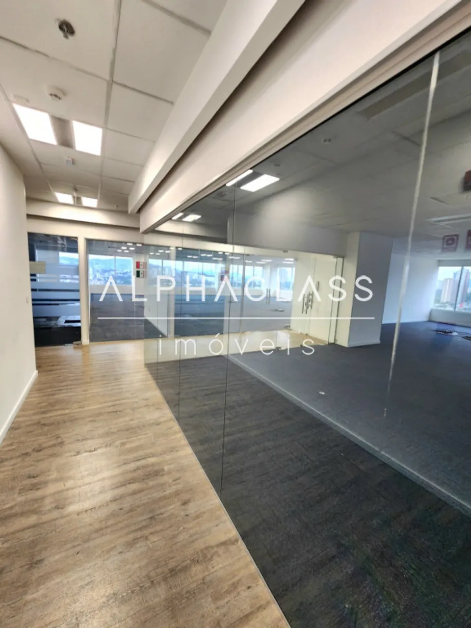 Alugo salas comerciais em Alphaville - West corp