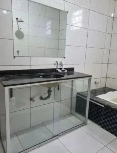 Casa no Conjunto Orlando Lobato com 3 quartos sendo 1 suíte - Parque Verde, Belém - PA - Foto 2