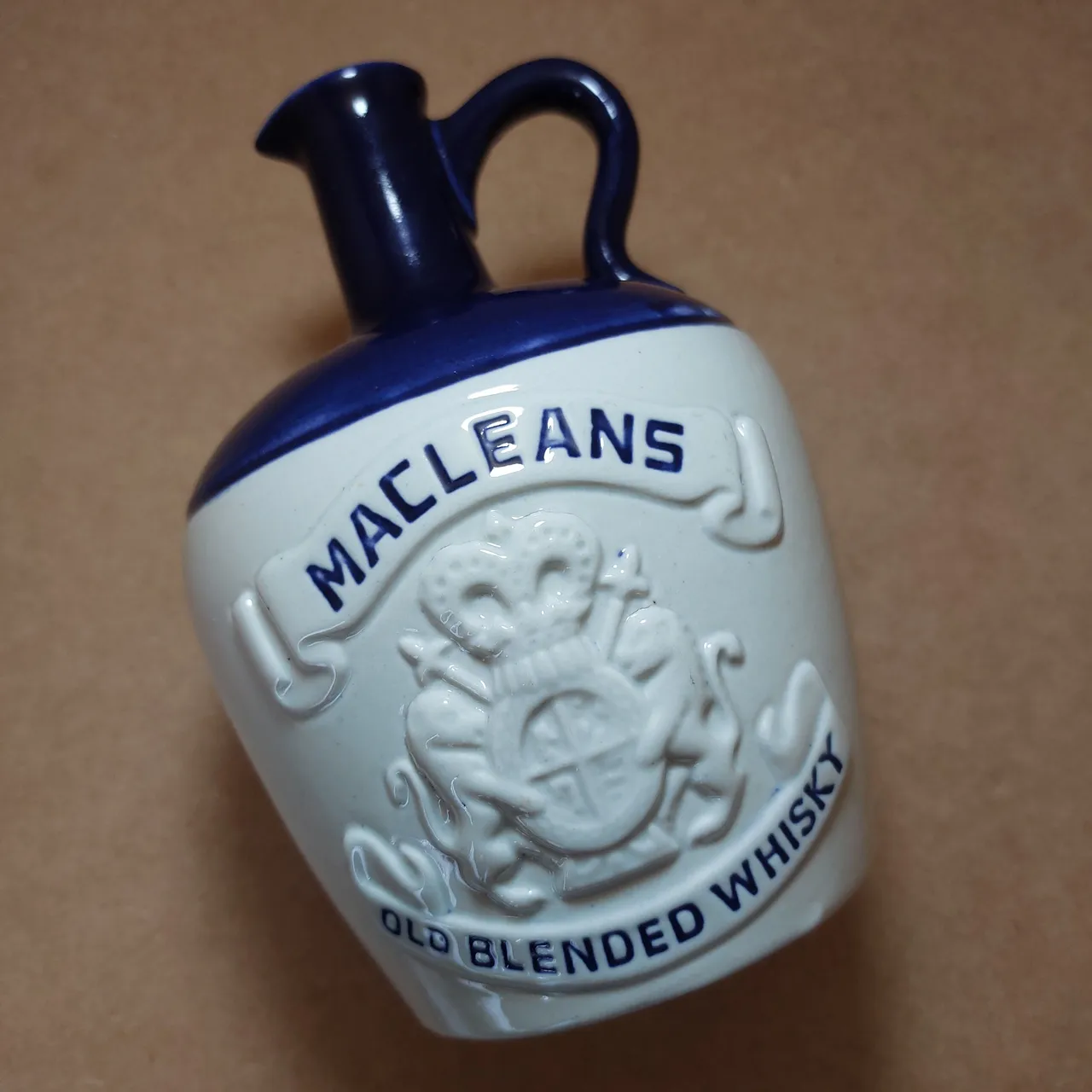 Garrafa de Whisky Macleans Antiga