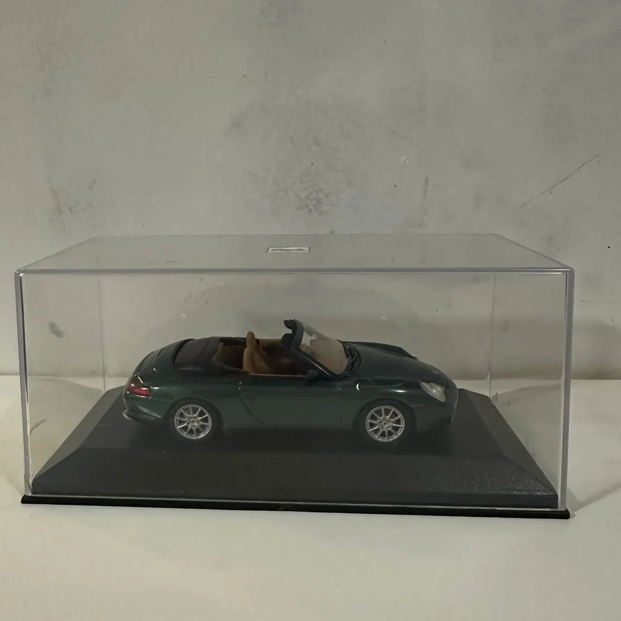 Porsche 911 Cabriolet verde brilho - ed limitada - Escala 1:43