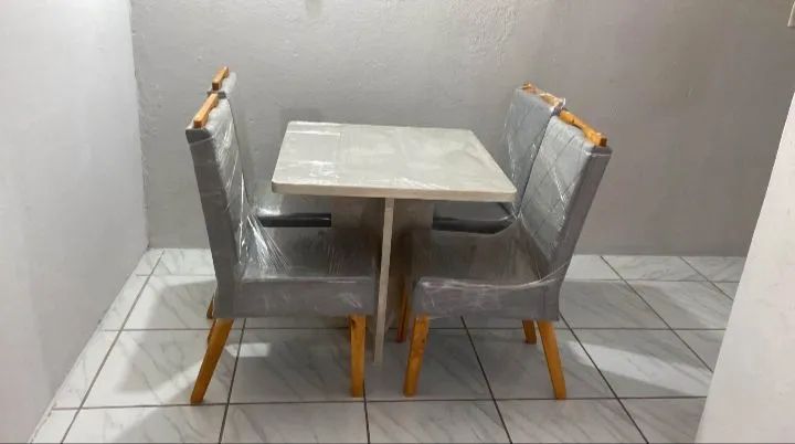Mesa de Jantar com 4 Cadeiras novas  - Foto 3