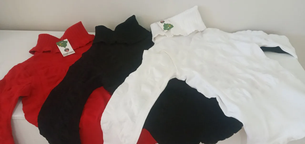Blusa de frio em malha Gola Alta nunca usada. Tamanho P.